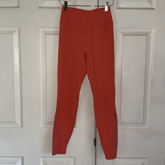 Le Ore Coral Mesh Inset Leggings - Picture 2 of 7